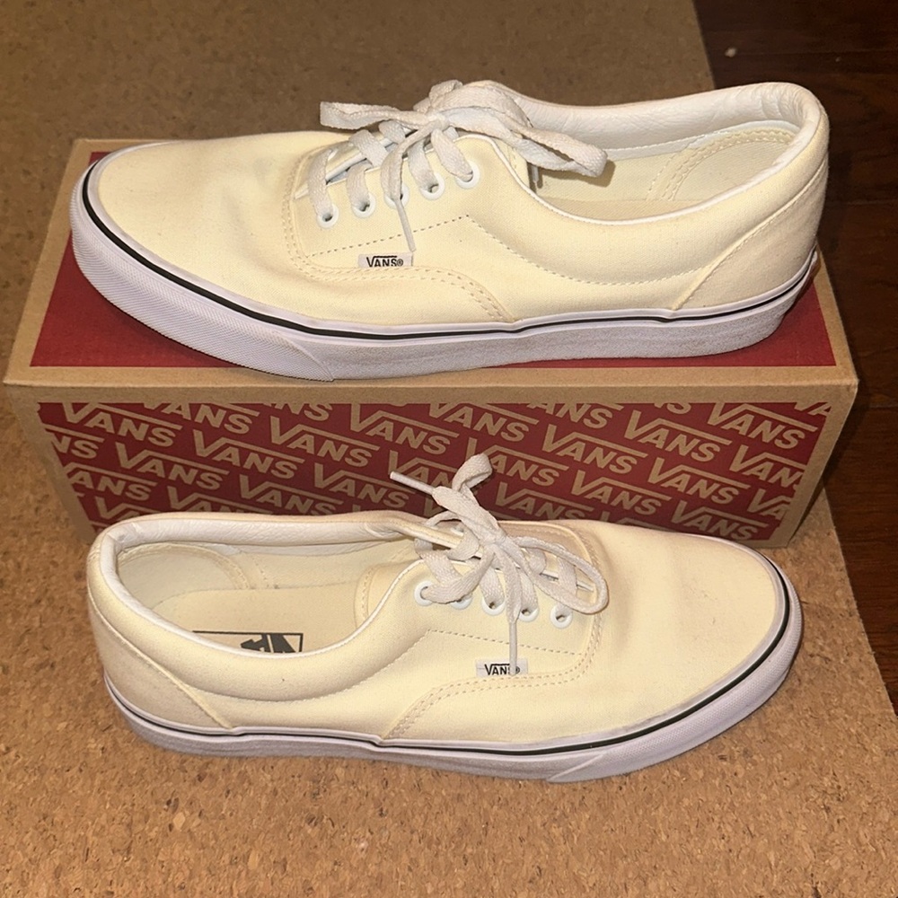 Men’s Classic White/ True White Authentic Vans